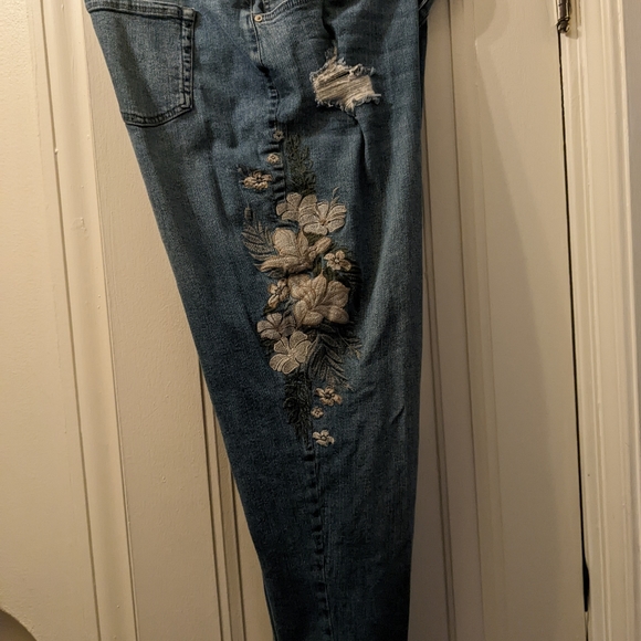Women's distress plus size 16W jeans - Picture 3 of 9